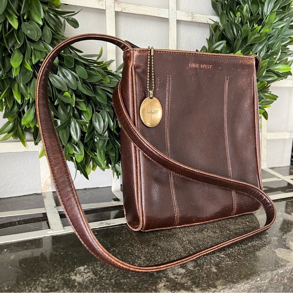 Nine West | Vintage 90s | Brown Leather Crossbody Bag - Picture 3 of 11